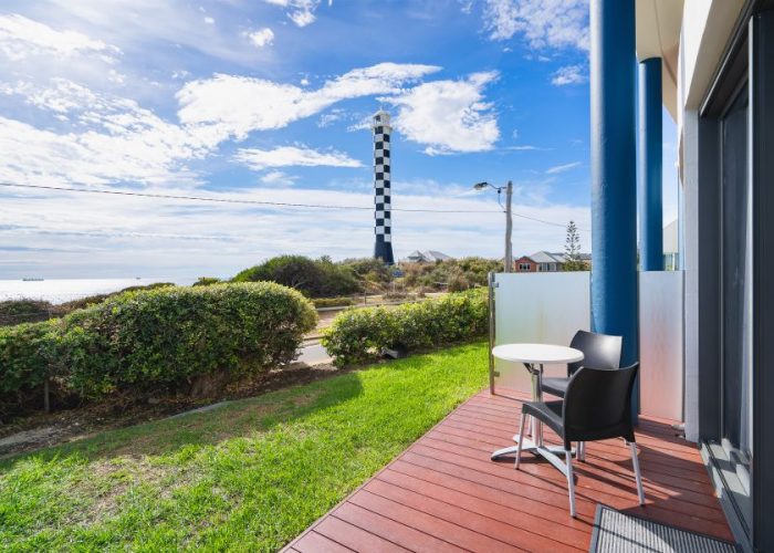 Executive-Room-with-King-Bed-and-Ocean-View-7