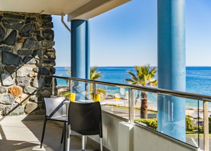 SUPERIOR-SUITE-WITH-KING-BED-AND-SOFA-OCEAN-VIEW-6
