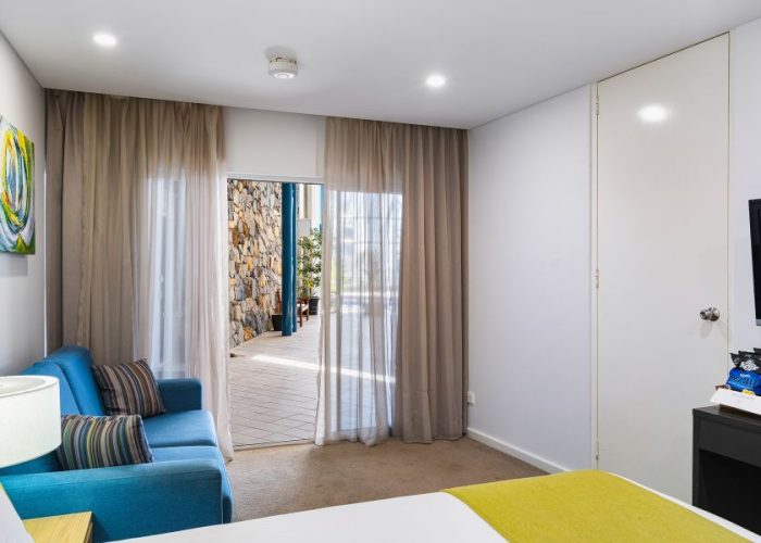 Standard-Queen-Bed-Poolside-10