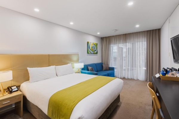 Standard-Queen-Bed-Poolside-2