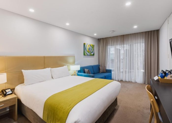 Standard-Queen-Bed-Poolside-2