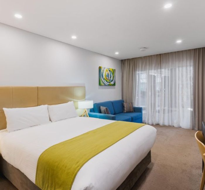 Standard-Queen-Bed-Poolside-2