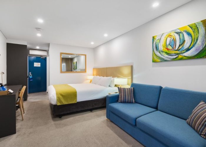 Standard-Queen-Bed-Poolside-5