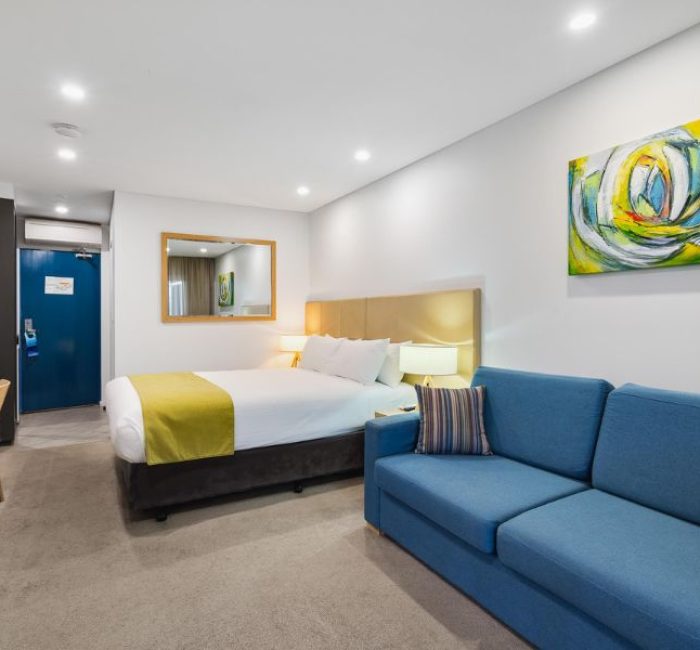 Standard-Queen-Bed-Poolside-5