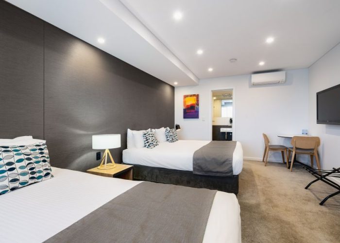 Standard-Room-with-King-and-Single-Bed-City-View-6