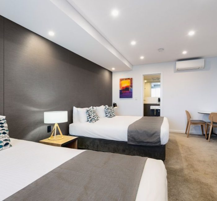 Standard-Room-with-King-and-Single-Bed-City-View-6